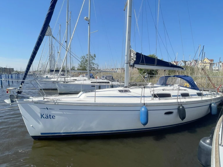 Charter a Bavaria Bavaria 38 Cruiser in Barth on Samboat