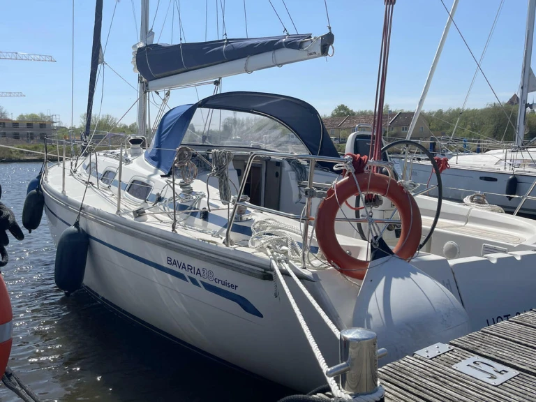Hire Sailboat Bavaria with a boat licence