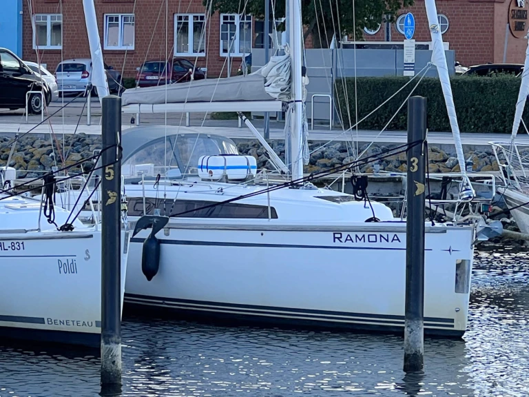 Yacht charter Heiligenhafen - Bavaria Cruiser 33 on SamBoat