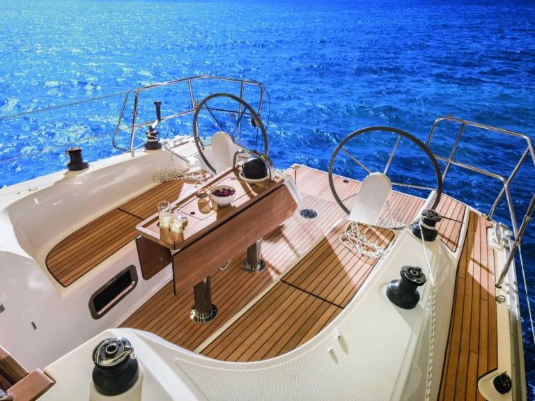 Hire Sailboat Bavaria with a boat licence