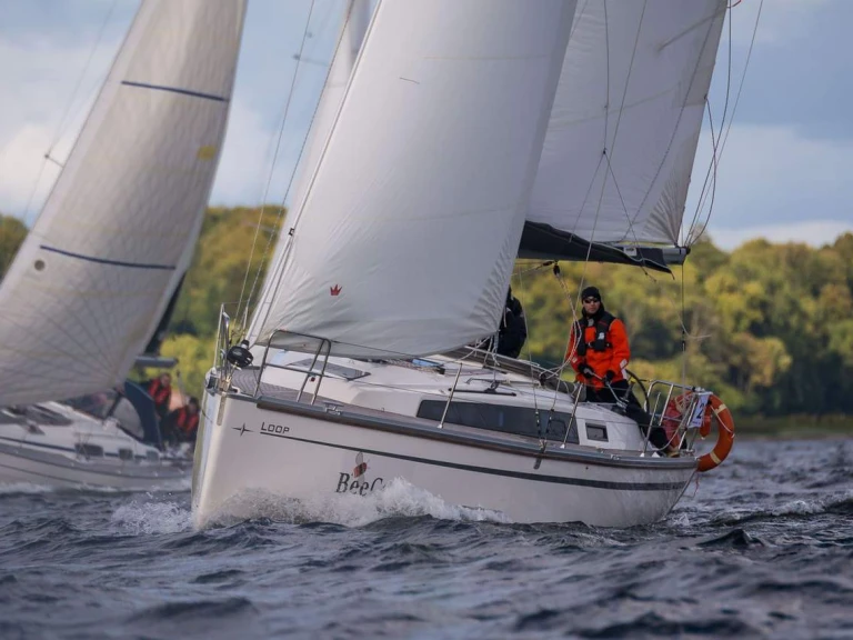 Hire Sailboat Bavaria with a boat licence