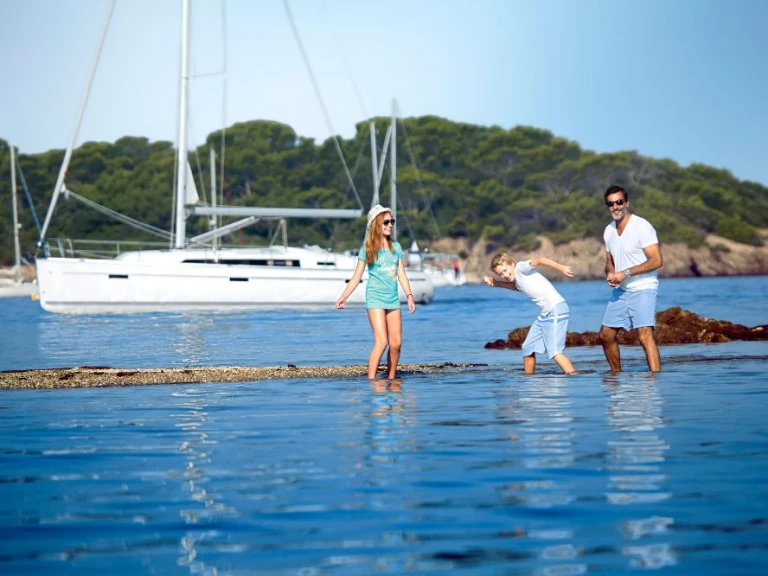 Sailboat hire in Barth - Bavaria Cruiser 41