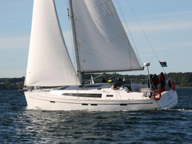 Hire Sailboat Bavaria with a boat licence