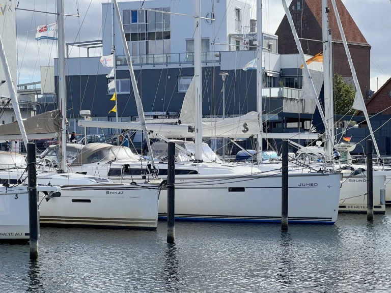 Hire Sailboat Bavaria with a boat licence