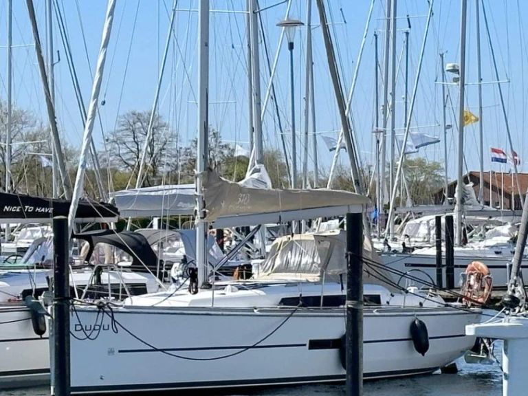 Charter a Dufour Dufour 310 in Heiligenhafen on Samboat