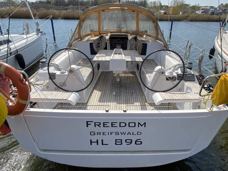 Sailboat hire in Barth - Dufour Dufour 382 Grand Large