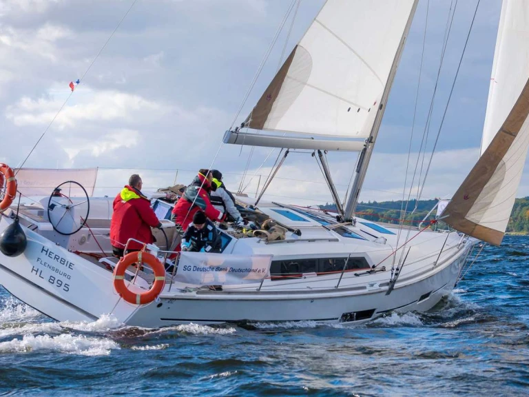 Sailboat to hire Flensburg at the best price