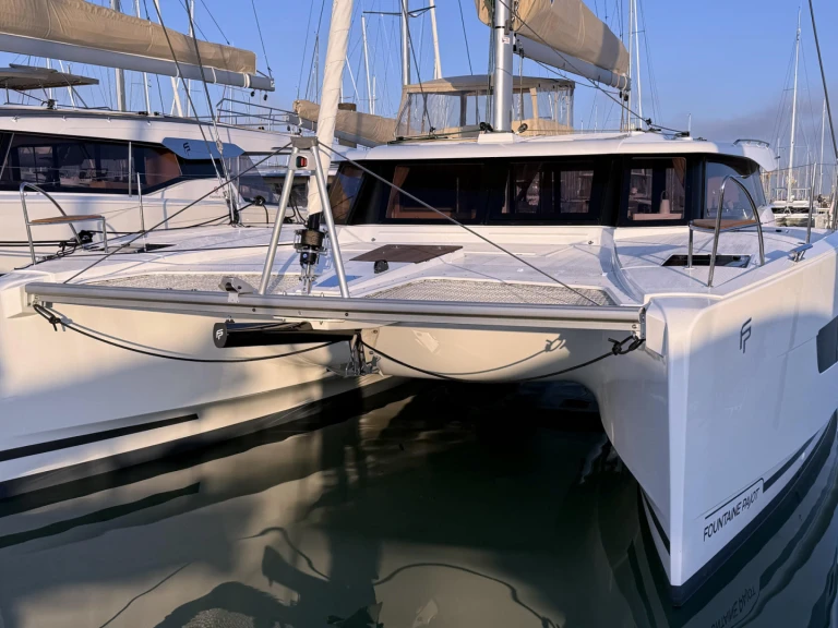 Charter a Fountaine Pajot Fountaine Pajot FP 41 Maesto 3  in Can Pastilla on Samboat