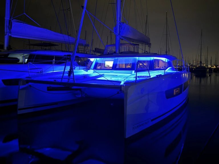 Hire Catamaran with or without skipper Fountaine Pajot Can Pastilla