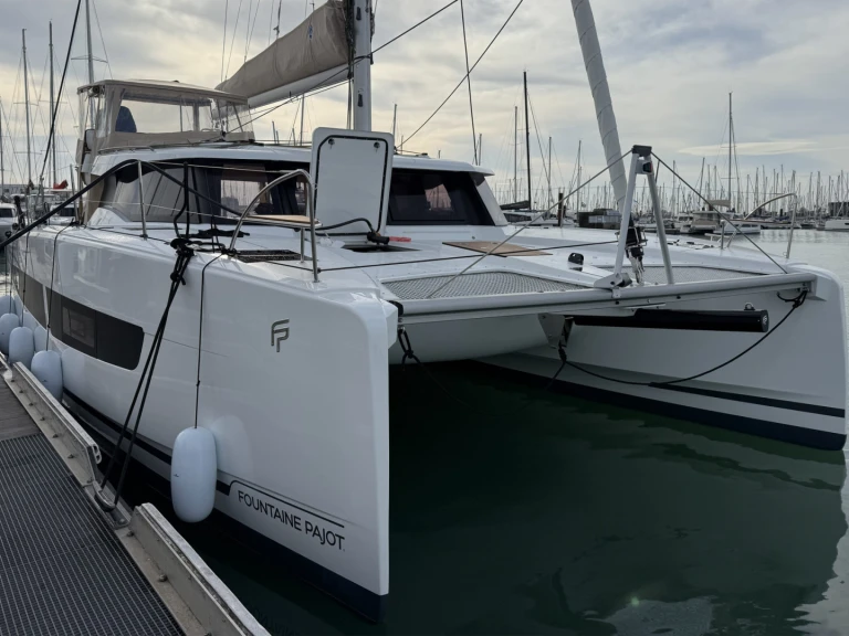Hire Catamaran Fountaine Pajot with a boat licence