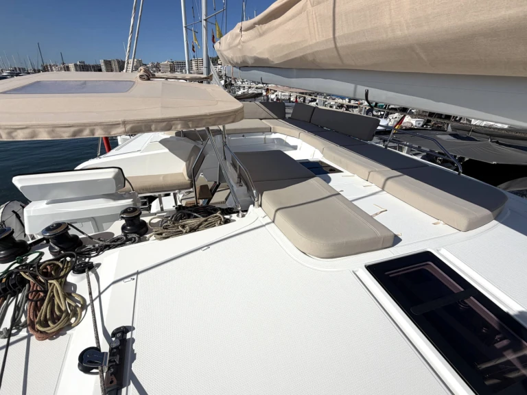 Fountaine Pajot Fountaine Pajot FP 44 Maestro - 3 cab. charter bareboat or skippered in  Palma de Mallorca