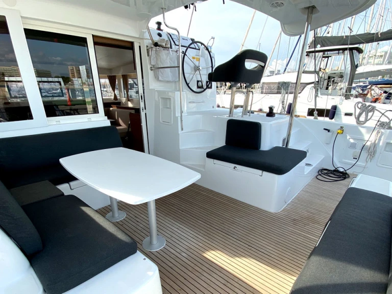 Catamaran hire in Can Pastilla - Lagoon Lagoon 40