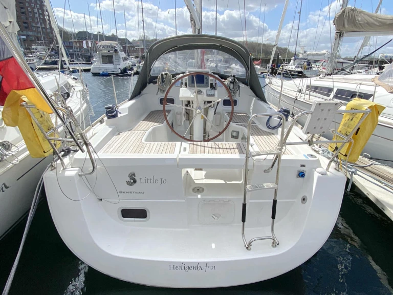 Charter a Bénéteau Oceanis 31 in Flensburg on Samboat