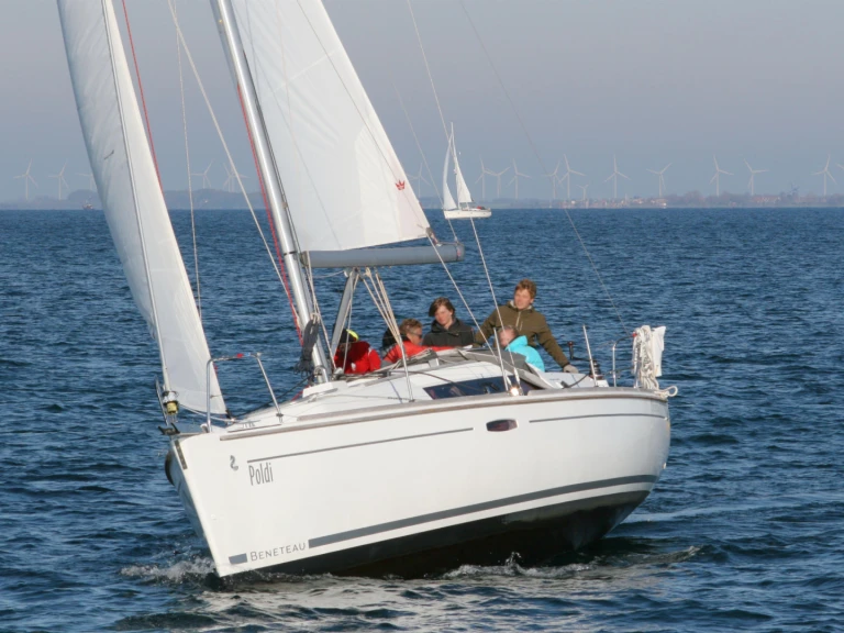 Charter a Bénéteau Oceanis 31 in Heiligenhafen on Samboat