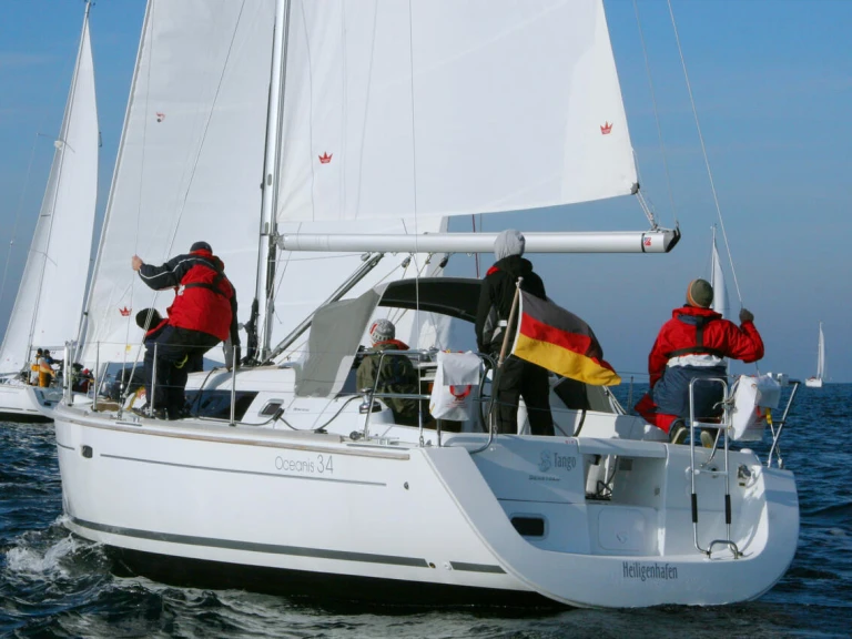Charter a Bénéteau Oceanis 34.2 in Heiligenhafen on Samboat
