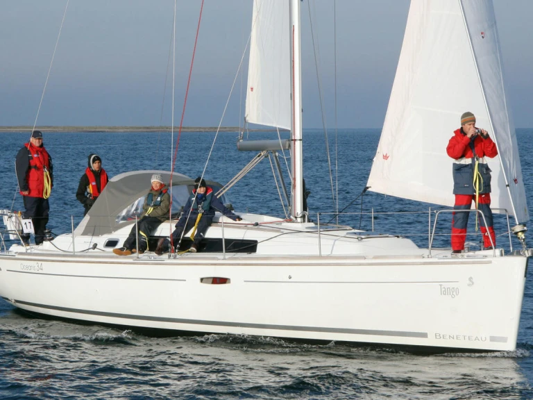 Hire Sailboat Bénéteau with a boat licence
