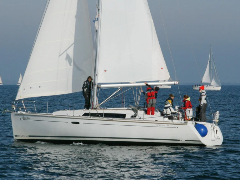 Hire a Bénéteau Oceanis 37 Flensburg