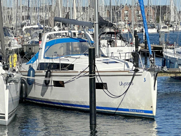 Hire Sailboat Bénéteau with a boat licence