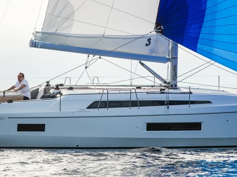 Charter a Bénéteau Oceanis 40.1 in Heiligenhafen on Samboat