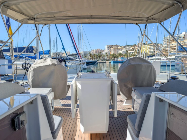 Hire a Bénéteau Oceanis 51.1 Palma de Mallorca
