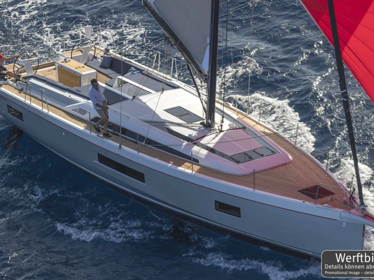 Charter a Bénéteau Oceanis 51.1 in Can Pastilla on Samboat