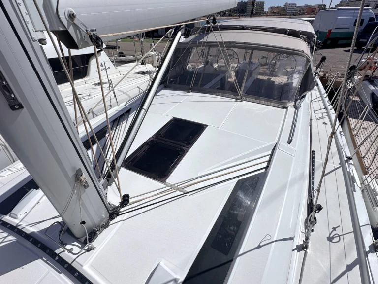 Hire Sailboat with or without skipper Bénéteau Can Pastilla