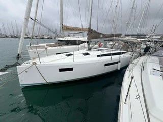Yacht hire Palma de Mallorca cheap Sun Odyssey 410
