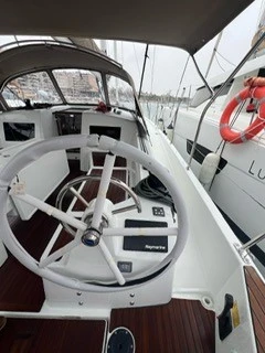 Charter a Jeanneau Sun Odyssey 410 in Palma de Mallorca on Samboat