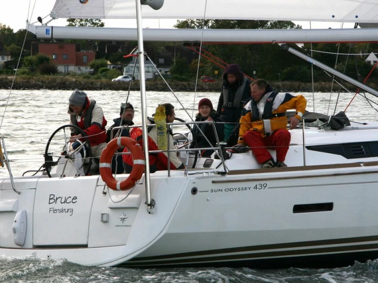 Charter a Jeanneau Sun Odyssey 439 in Heiligenhafen on Samboat