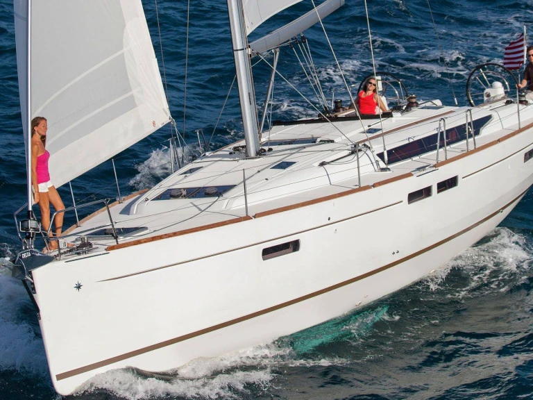 Charter a Jeanneau Sun Odyssey 479 in Palma de Mallorca on Samboat