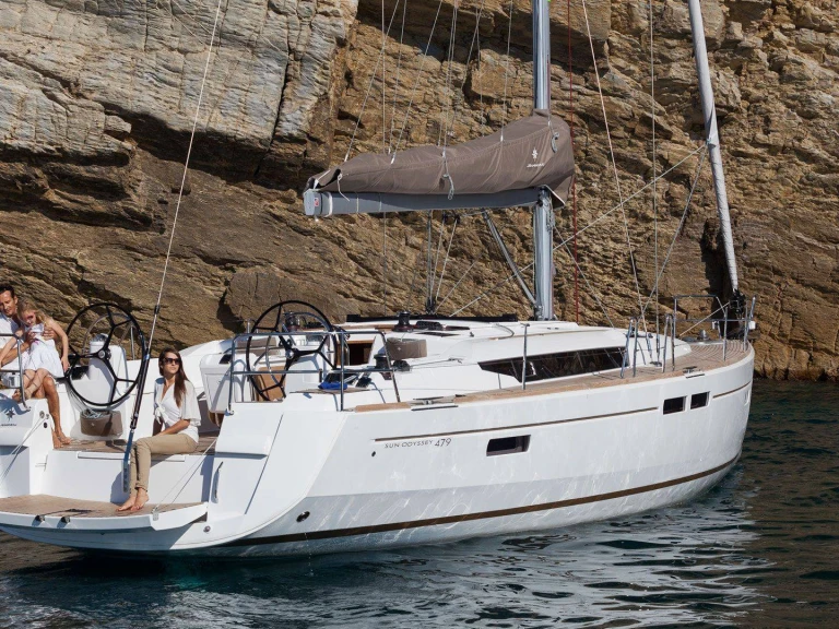 Hire Sailboat Jeanneau with a boat licence