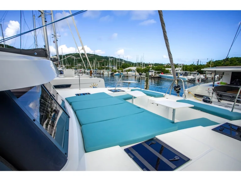 Yacht hire Saint George's cheap Bali Catspace Voile