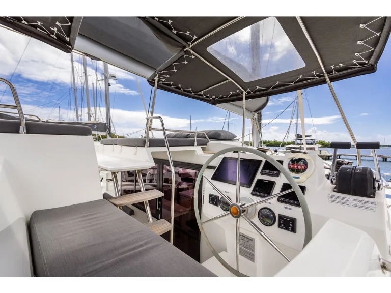 Yacht hire Saint George's cheap Saona 47