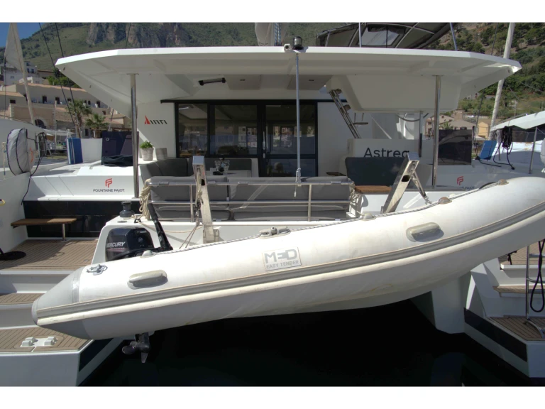 Yacht charter Castellammare del Golfo - Fountaine Pajot Fountaine Pajot Astréa 42 (Wm-Ac in dinette-Gen-Sol.Pan) on SamBoat