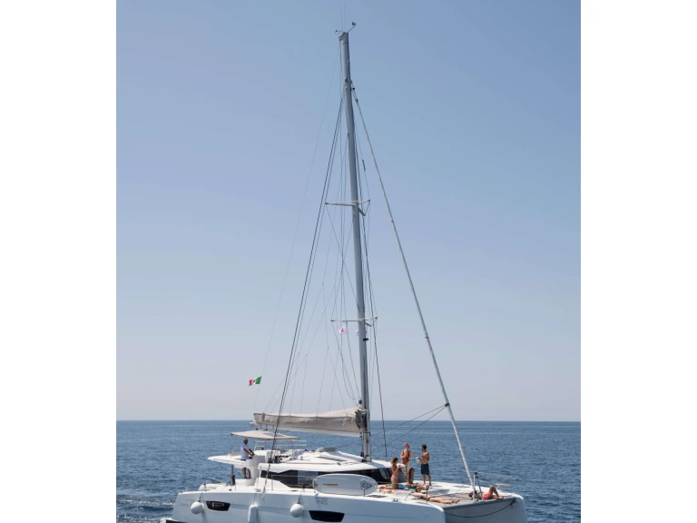 Charter a Fountaine Pajot Fountaine Pajot Saona 47 (Wm-AC-Gen-Sol.Pan) in Castellammare del Golfo on Samboat