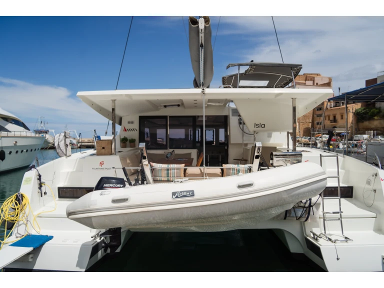 Hire Catamaran Fountaine Pajot with a boat licence