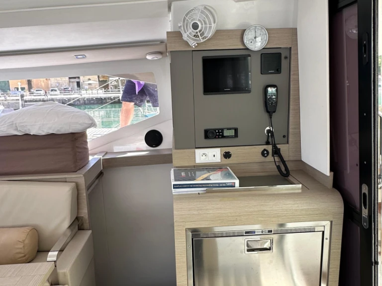 Catamaran to hire Castellammare del Golfo at the best price