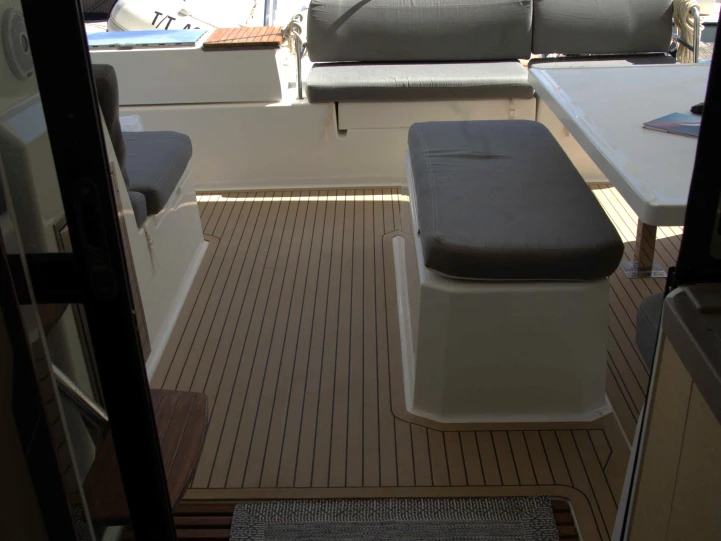 Hire Catamaran Fountaine Pajot with a boat licence