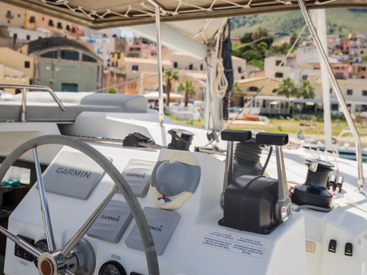 Yacht charter Castellammare del Golfo - Fountaine Pajot Fountaine Pajot Saona 47 (Wm-AC-Gen-Sol.Pan) on SamBoat