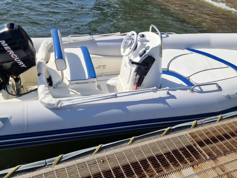 Hire RIB with or without skipper Zodiac Quartu Sant'Elena