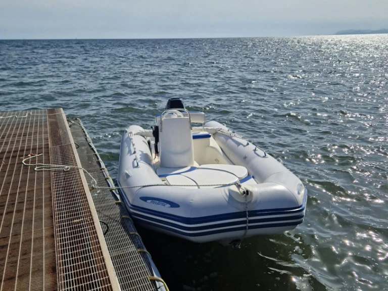 Hire RIB Zodiac with a boat licence