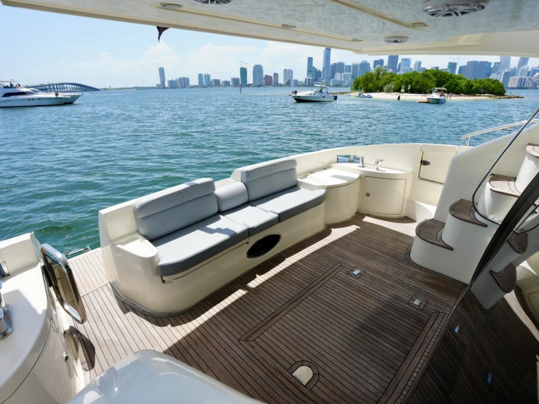 Hire Luxury Yacht with or without skipper Azimut Miami