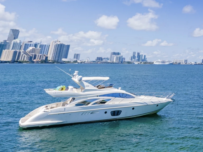 Luxury Yacht to hire Miami at the best price