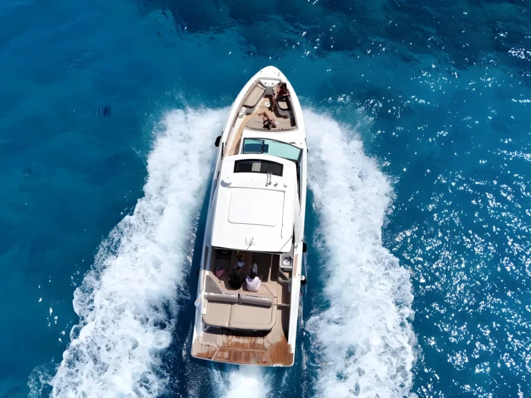Hire Motorboat Sea Ray with a boat licence