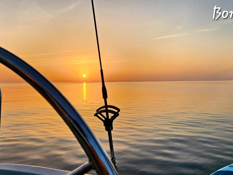 Hire a Bénéteau Oceanis 350 Port Leucate