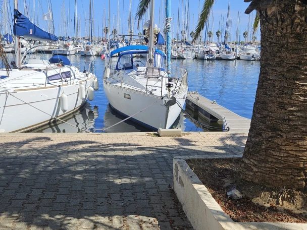 Yacht hire Port Leucate cheap Oceanis 350