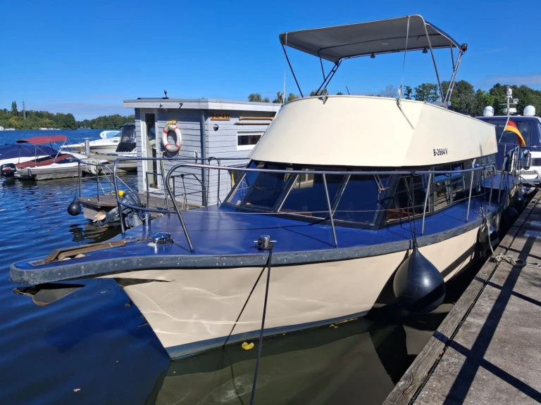 Hire Canal boat with or without skipper Motoryachten Wildau