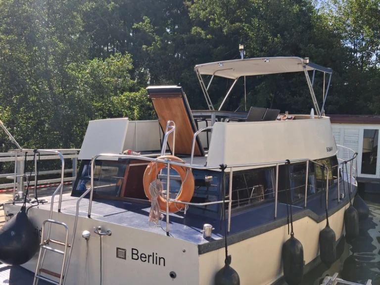 Hire Canal boat with or without skipper Motoryachten Wildau