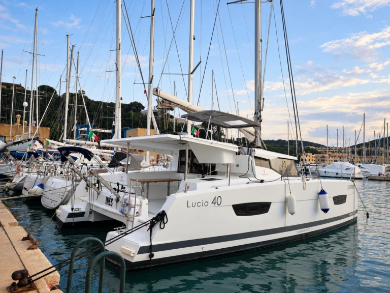 Yacht hire Olbia cheap Lucia 40