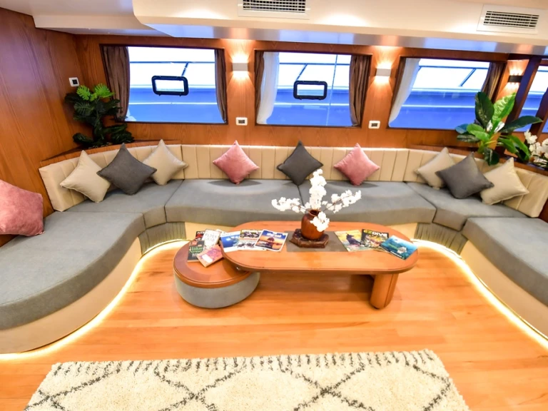 Yacht hire Sharm el Sheikh cheap Custom Built 333
